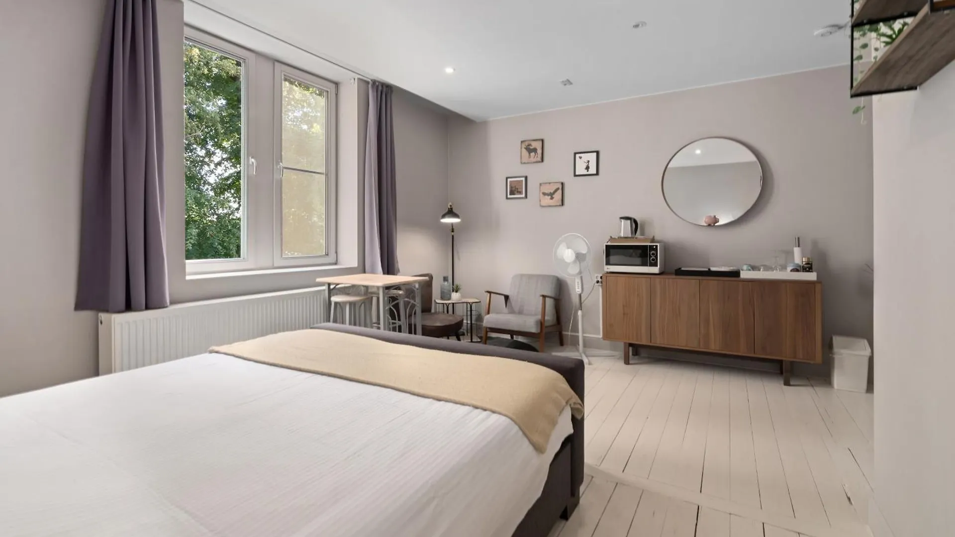 Spacious Guest Suites near Historic Market - 5 Min Walk Brujas