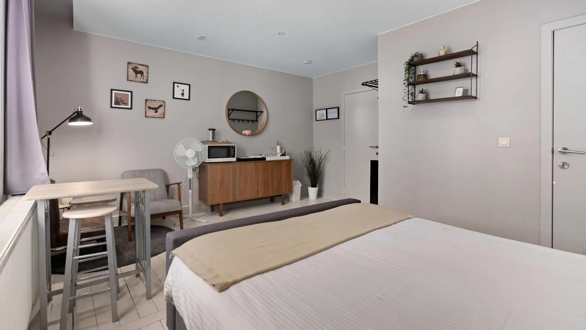 Spacious Guest Suites near Historic Market - 5 Min Walk Brujas