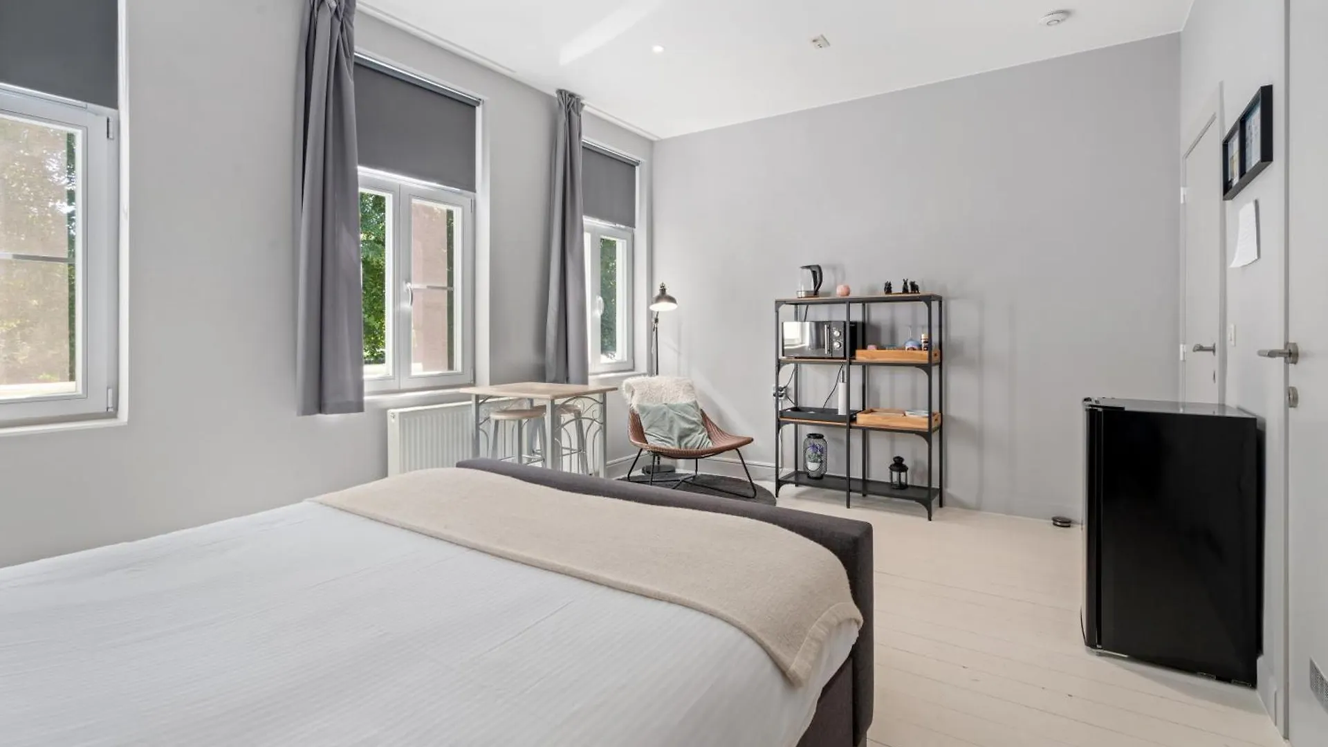 Spacious Guest Suites near Historic Market - 5 Min Walk Brujas